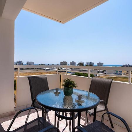 Sunny 2-Br Apartment In Mackenzie Larnaca Ngoại thất bức ảnh