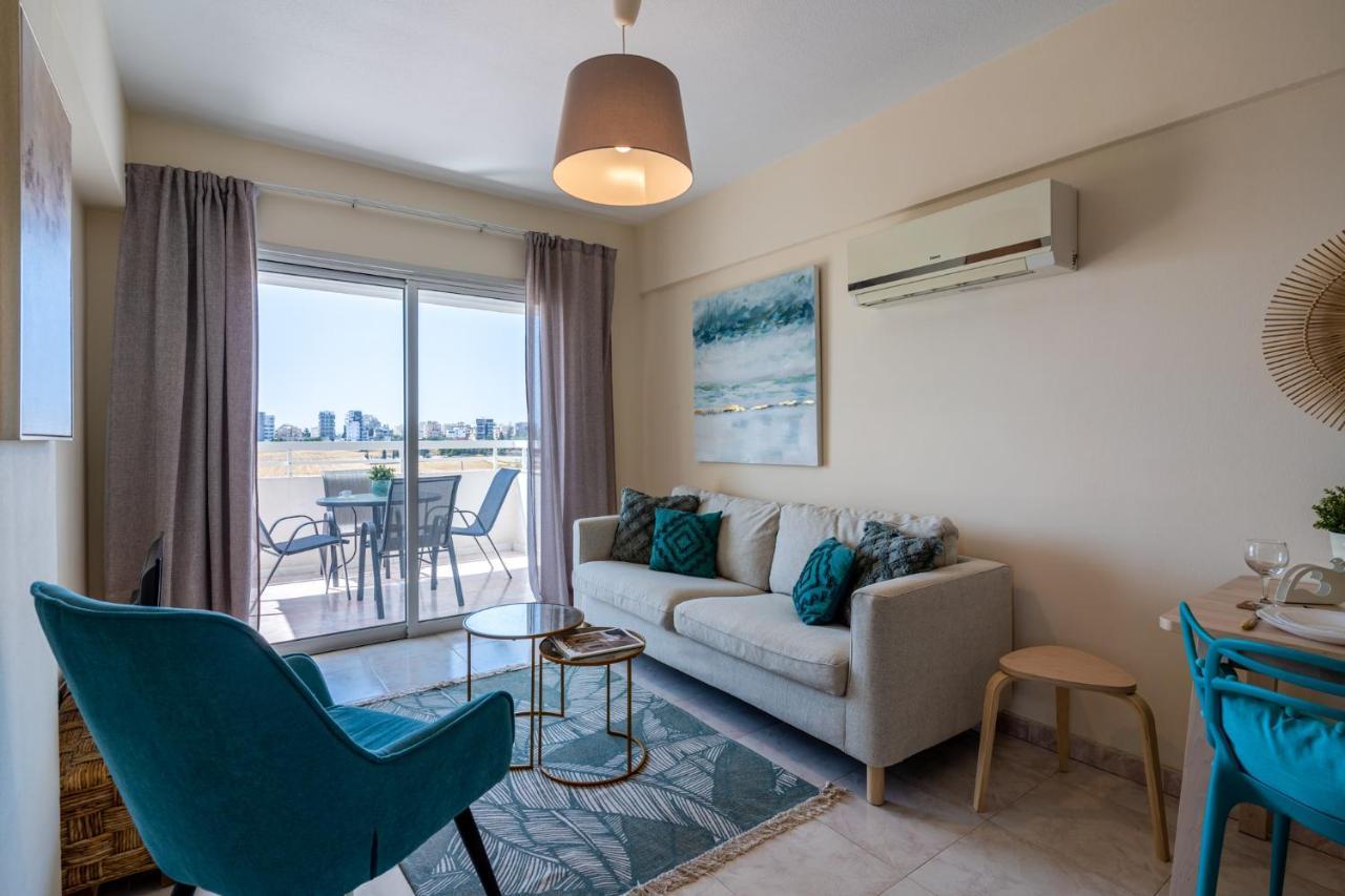 Sunny 2-Br Apartment In Mackenzie Larnaca Ngoại thất bức ảnh