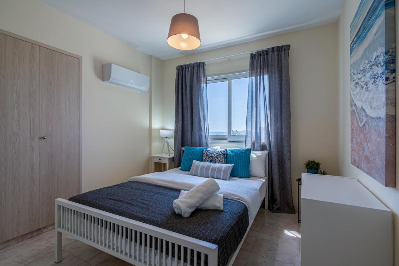 Sunny 2-Br Apartment In Mackenzie Larnaca Ngoại thất bức ảnh