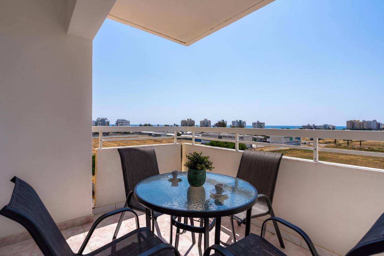 Sunny 2-Br Apartment In Mackenzie Larnaca Ngoại thất bức ảnh