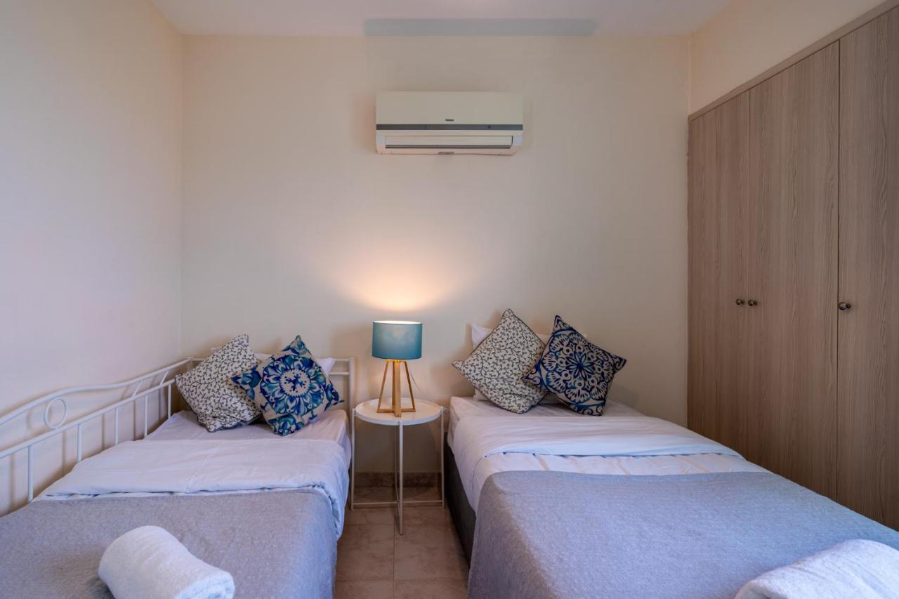 Sunny 2-Br Apartment In Mackenzie Larnaca Ngoại thất bức ảnh