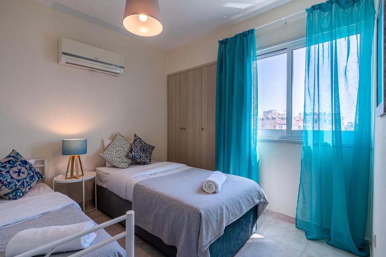 Sunny 2-Br Apartment In Mackenzie Larnaca Ngoại thất bức ảnh